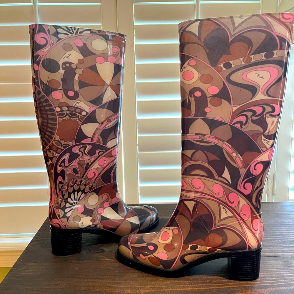 Authentic Emilio Pucci signature logo tall rain boots in pink/brown.